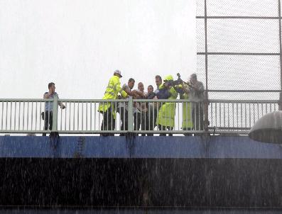 HALIÇ KÖPRÜSÜ - Haliç Köprüsü'nde intihar girişimi