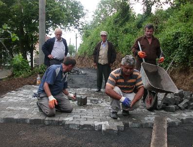 İncivezaltı‘na Parke Taşı Döşeniyor