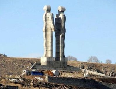 NEVZAT BOZKUŞ - İnsanlık anıtı kaldırıldı