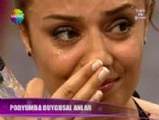 Podyum da göz yaşlarını tutamadı