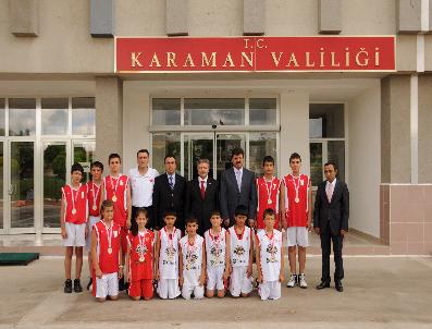 12 DEV ADAM - Vali Kahraman Şampiyon Basket Bol Takımını Ödüllendirdi