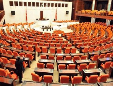 SIYASI PARTILER KANUNU - Meclis'te hazırlıklar tamam yeni vekiller bekleniyor