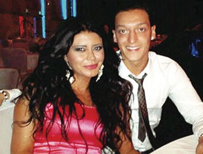 EBRU POLAT - Ebru Polat futbolcu Mesut Özil'le aşk yaşıyor