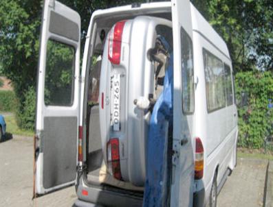 MAZDA - Arabayı Minibüse Paketlediler