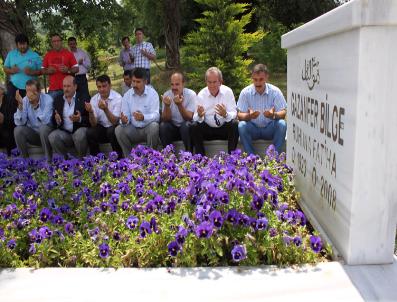 FAHRİ KORUTÜRK - Efsane Güreşçi Gazanfer Bilge Mezarı Başında Anıldı