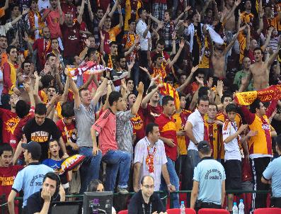 Galatasaray Taraftarları Olay Çıkardı