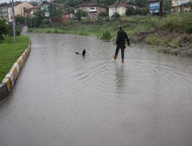 Karabük'te yağmur hayatı felç etti