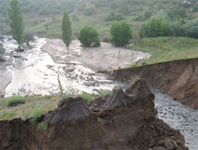 GÖKÇELER - Kalkan Söğüt Dere Barajı yıkıldı