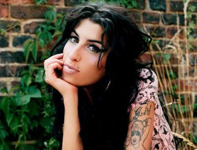 Amy Winehouse Avrupa turnesini iptal etti
