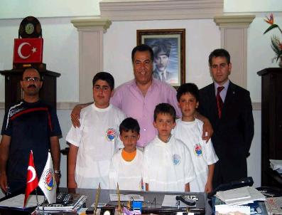 Başkan Yılmaz’Dan Başarılı Satrançcılara Ödül