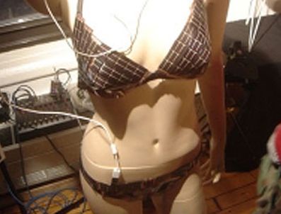 DAILY MAIL - Bu bikini elektrik üretiyor
