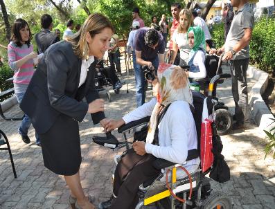 İLKNUR DENİZLİ - İlknur Denizli: İzmir‘in Kaldırımları Engellilere Hayatı Zorlaştırıyor