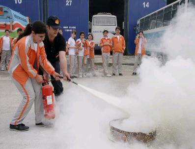 İtfaiyecilerden Öğrencilere Yangın Dersi