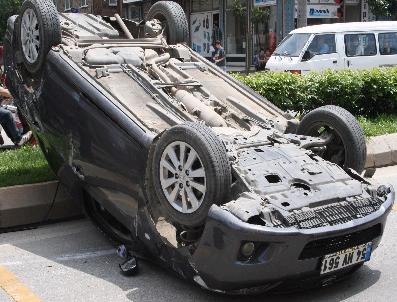 ABDULLAH DEMIRTAŞ - Akyazı‘da Trafik Kazası 1 Yaralı