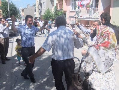 Müdür Sadık Ölçen, Düğünde Döktürdü