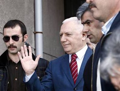 Tutuklu vekil Haberal'ın mazbatasını oğlu aldı