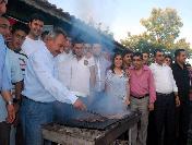 Chp‘li Nurlu’Dan Gençlik Ve Kadın Kollarına Mangal Ziyafeti