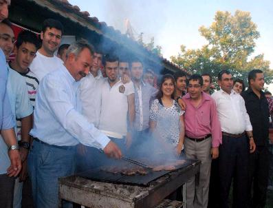 MAZLUM NURLU - Chp‘li Nurlu’Dan Gençlik Ve Kadın Kollarına Mangal Ziyafeti