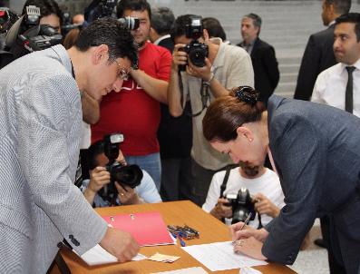 Mhp‘li Meral Akşener Mazbatasını Aldı