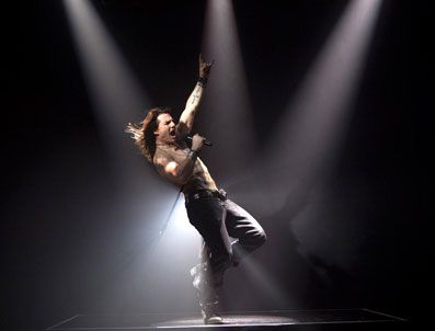 TOM CRUİSE - Dövmeli rock yıldızı Tom