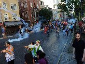 Hatip Dicle'yi bahane eden BDp'liler Taksim'i savaş alanına çevirdi