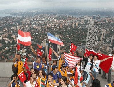 KILER HOLDING - Türkçe sevdalıları İstanbul'a tepeden baktılar