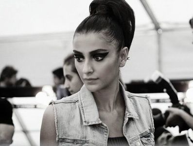 ÖZGE ULUSOY - Özge Ulusoy'un kısmeti açıldı