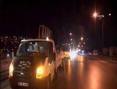 İzmir'de bir grup, yoldan geçenleri taşladı