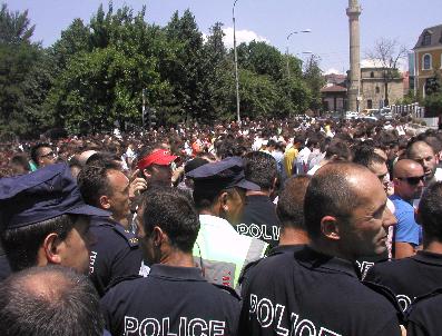 Kosova‘da Olaylı Cuma Namazı