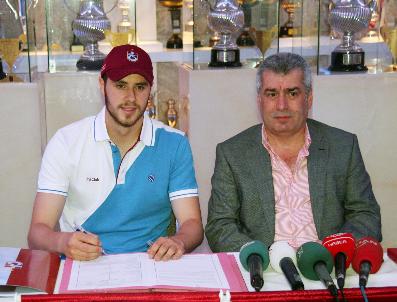 Trabzonspor, Aykut Akgün İle 5 Yıllık Sözleşme İmzaladı