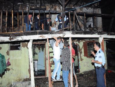 Alevler İçinde Kalan Yaşlı Adam Küle Döndü