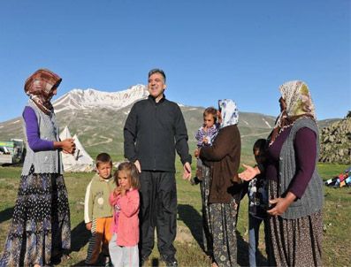 SADIK YAKUT - Cumhurbaşkanı Gül, Erciyes'te sabah yürüyüşü yaptı