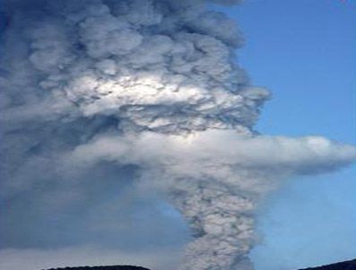 UÇAK SEFERİ - Kızgın Volkan Adeta Kül Kusuyor