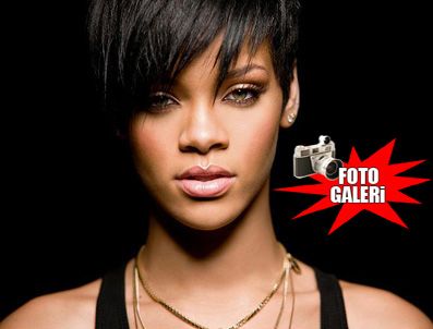 EDMONTON - Rihanna sahne kazası geçirdi