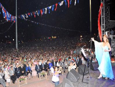 EMRE AYDIN - Şahinbey Folklor Festivaline Yaklaşık 100 Bin Kişi Katıldı