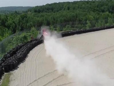 Yarış Pistinde İnanılmaz Kaza