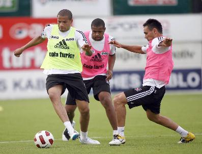 Beşiktaş, Hazırlıklarını Sürdürüyor