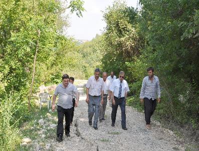 RAUF ULUSOY - Kaymakam Ulusoy Selden Zarar Gören Köylüleri Ziyaret Etti