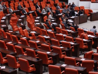 Meclis yemin törenine hazırlanıyor, bahçede medya ordusu var