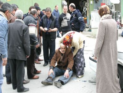 Motosiklet Otomobile Çarptı: 1 Yaralı