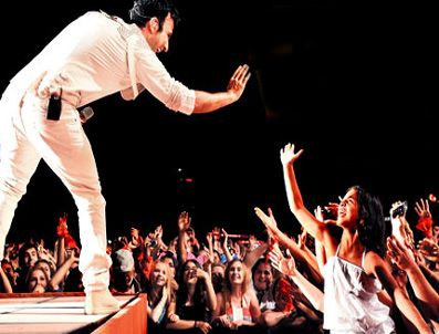 Tarkan, İzmir'i salladı