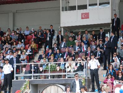 YUSUF ZİYA ÖZCAN - Yök Başkanı İçin Stadyuma Kırmızı Halı Serildi