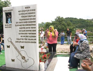 BARIŞ AKARSU - Barış Akarsu mezarı başında anıldı