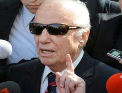 ÇEVIK BIR - Paşaların dedikodusu dinlemeye takıldı