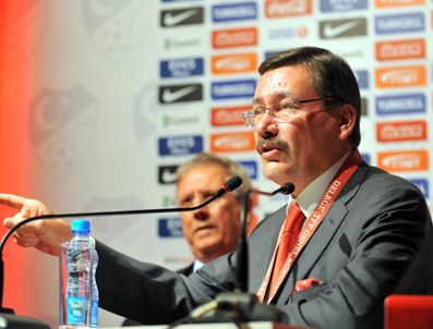 MAHMUT ÖZGENER - Melih Gökçek: Türk futbolu Mahmut Özgener döneminden kurtuldu