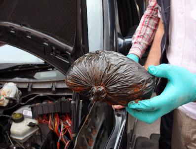 Narkotik Köpeklerini Yanıltmak İçin Uyuşturucunun Üzerine Kahve Döktüler