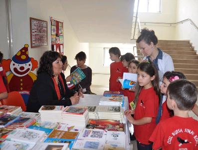 Sınavlı Öğrencilerin Kitap Aşkı