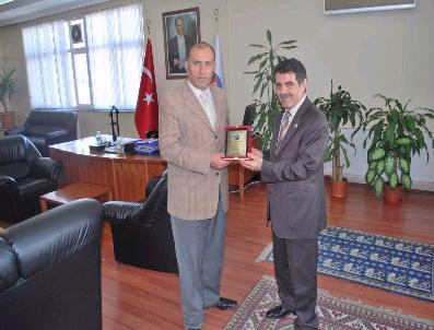 NEVZAT BOZKUŞ - Kars Belediye Başkanı’Ndan Başkan Yardımcılarına Plaket