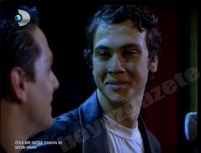 ÖYLE BİR GEÇER ZAMAN Kİ DİZİSİ - Mete 'Ağlaya Ağlaya'