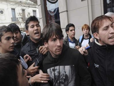Barcelonalı Messi'ye ülkesinde saldırı girişimi